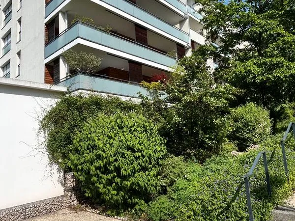 Parking/box 16 m² SAINTE FOY LES LYON