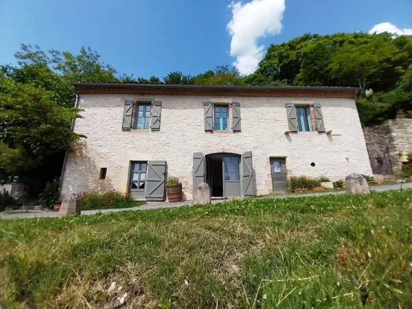 Maison de village rénovée et appartement