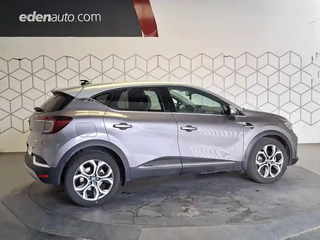 Renault Captur e-tech plug-in 160 - 21 — photo 13
