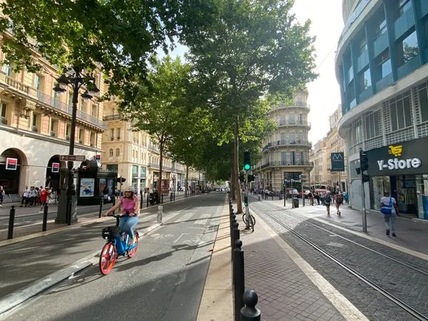 Canebière - Grand T1 de 36 M2 meublé en très bon état