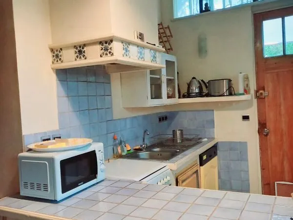 Appartement meublé avec terrasse ttes charges comprises dans hameau calme