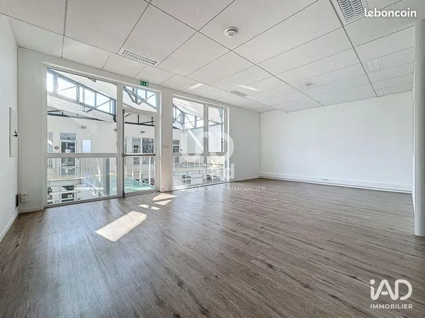 Bureaux 94 m² SAINT-PRIEST