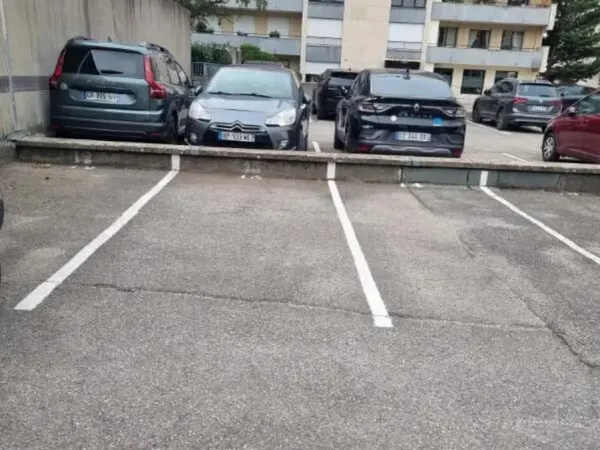 Loue Place de Parking Lyon 6
