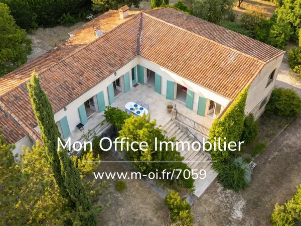 Vends maison - 212 m² - 8 pièces, 6 chambres - Éguilles 13510