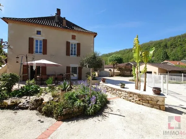 Maison de Village proche Prayssac avec piscine