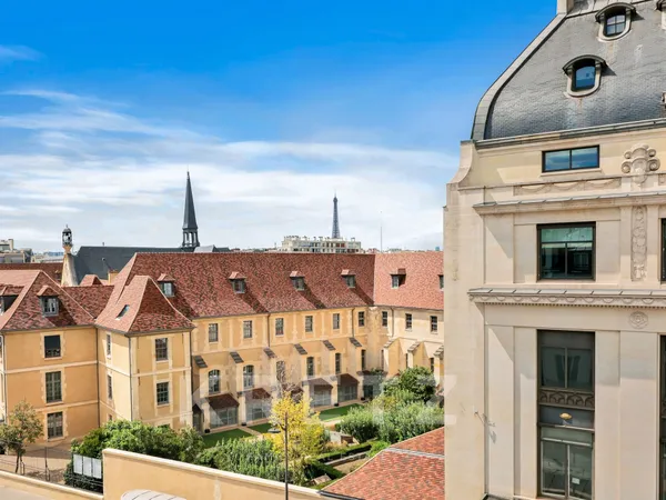 Duplex derniers étages en face du Bon Marché