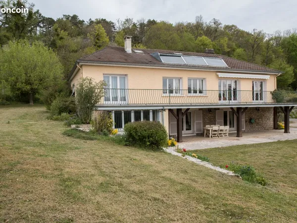 Belle Maison de 260m2, Terrain 1400m2, proche de Chaumont (Haute-Marne)