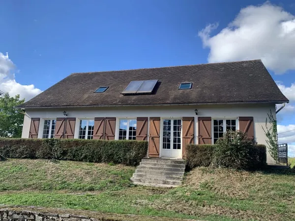 Spacieuse maison de quatre chambres avec terrain proche de Mialet