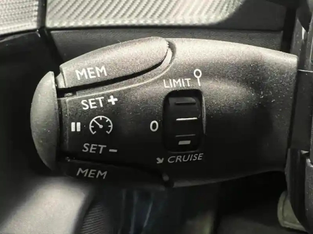 Peugeot 208 e- 136ch like — photo 9