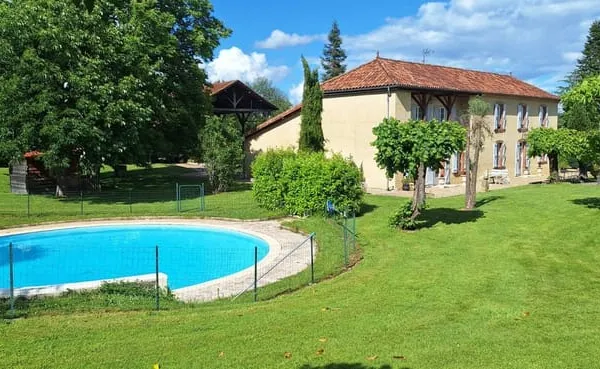 Superbe propriété à 400 m du centre ville, parc de 8000m2