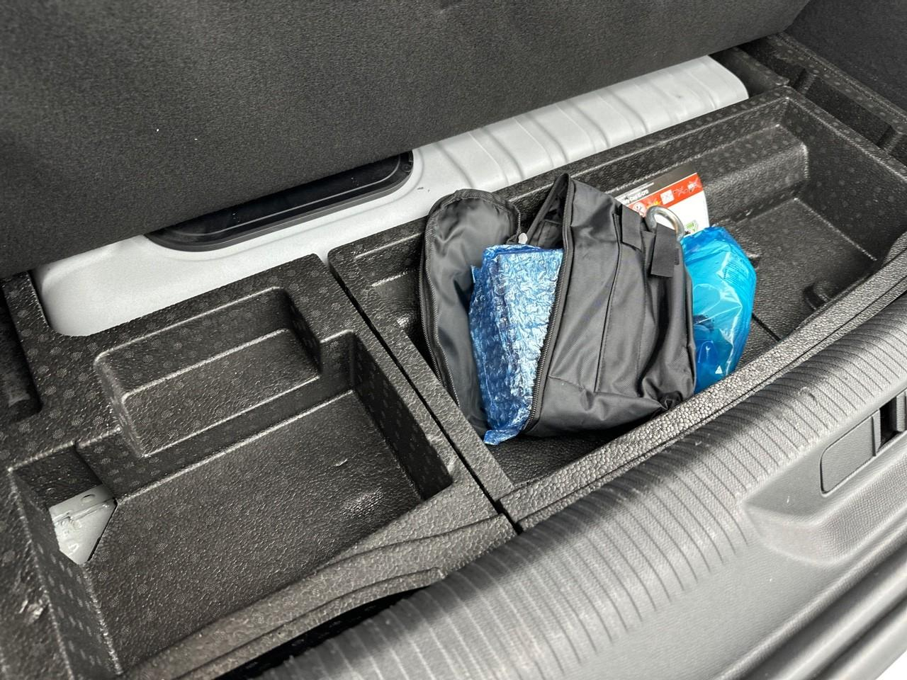 Peugeot 308 phev 180 e-eat8 allure — photo 36