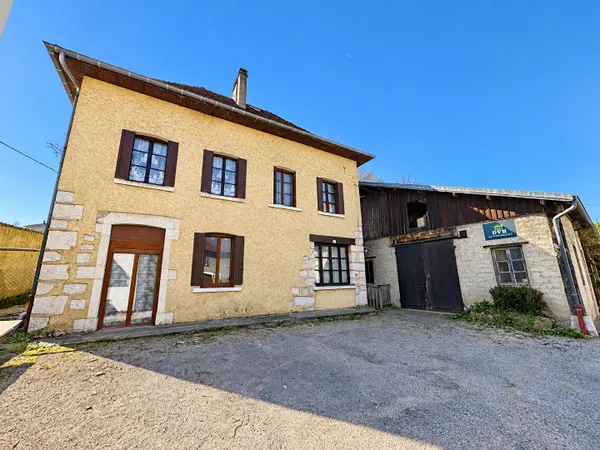 Jolie maison familiale avec volumes, dépendance et grenier aménageable