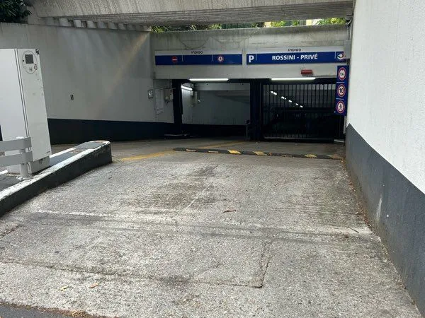 Parking à vendre (droit d'occupation octobre 2069) Église d'Auteuil 25 000 euros (pas de frais de no