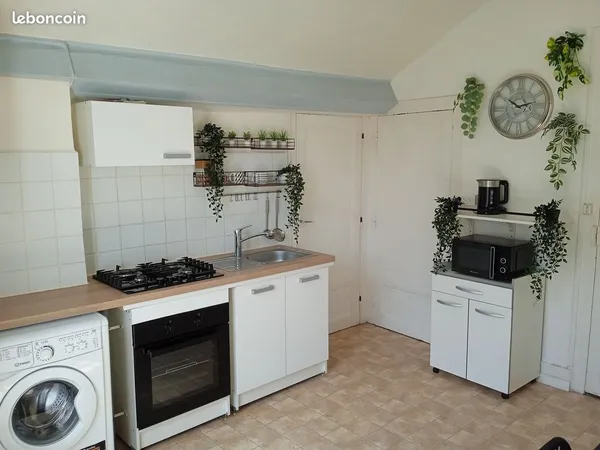 Joli T1 étudiant meublé 30 m² (100 m tram)
