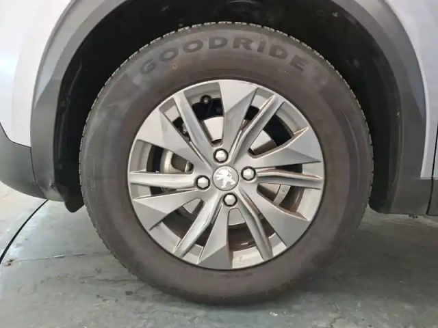 Peugeot 2008 puretech 100 s&amp;s bvm6 — photo 11