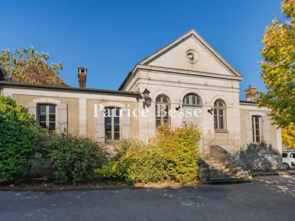 Local 7 pièces 246 m²