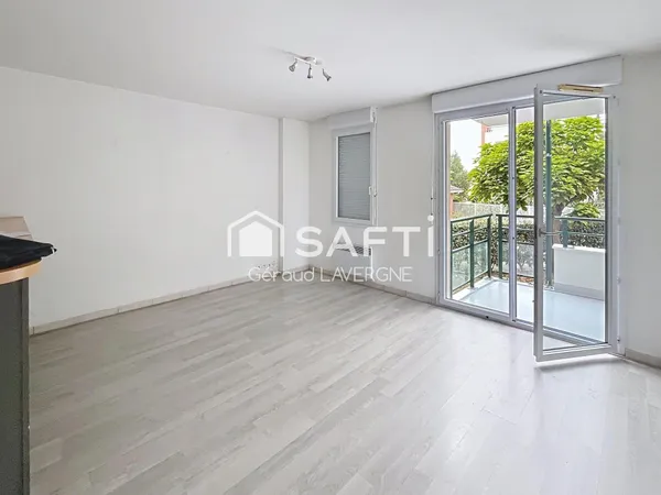 T3 avec balcon, piscine et 2 parkings