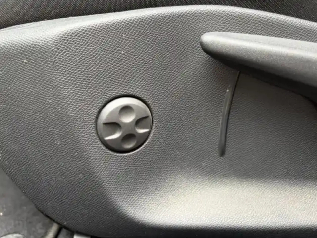 Peugeot 308 1.2 puretech 130ch s&amp;s active pack — photo 6