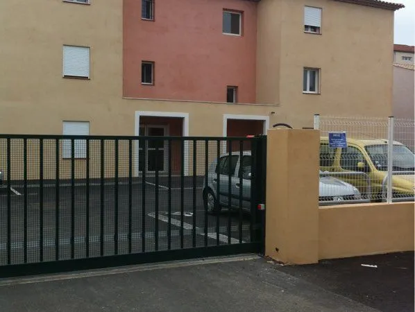 Studio sécurisé avec parking