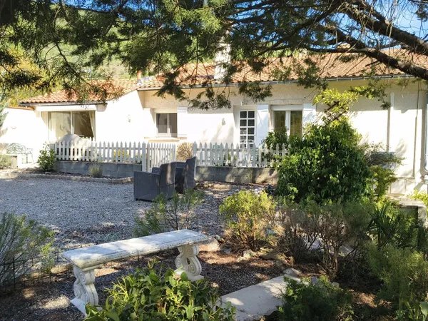 Villa avec vues degagés
