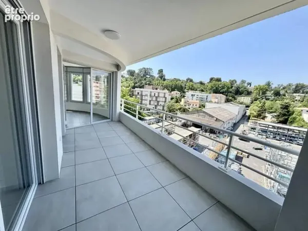 4 Pièces avec terrasse dans résidence de standing