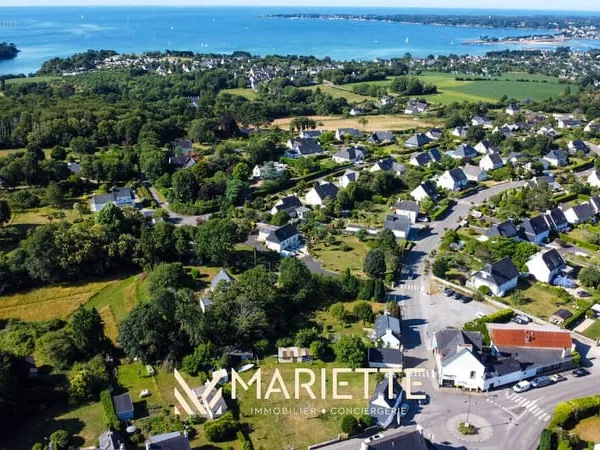 "BELEG" , Terrain plat de 893 m²