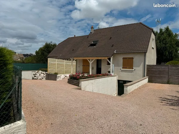 Maison T4 110m² + Sous-sol 75m² - St-Cyr - PAC Réversible & Jardin