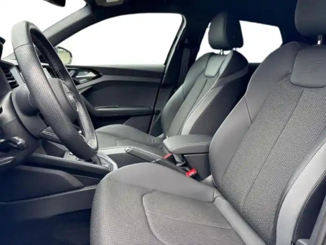 Audi A1 sportback 35 tfsi 150ch s line s tronic 7 8cv — photo 7