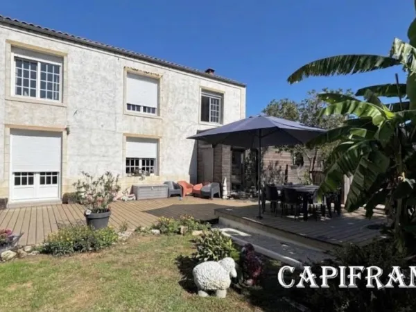 Maison 10 pièces 295 m²