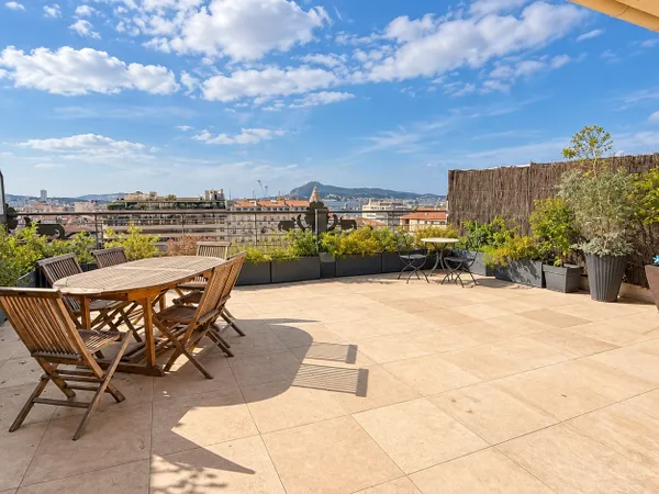 TOULON - PLACE DE LA LIBERTÉ | DERNIER ÉTAGE ET TERRASSE PLE