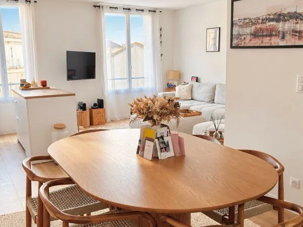 Bel appartement T2 traversant de 50,16 m2 rénové avec terrasse - Marseille 7e - Endoume / Saint-Eugè