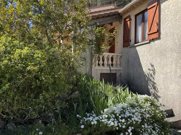 Maison 6 pièces de 169 m2 sur une parcelle de 2400 m2