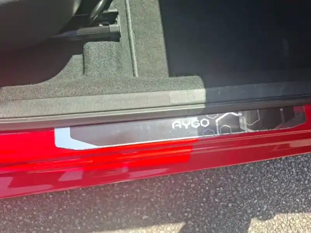 Toyota Aygo 1.0 vvt-i x-shift — photo 33