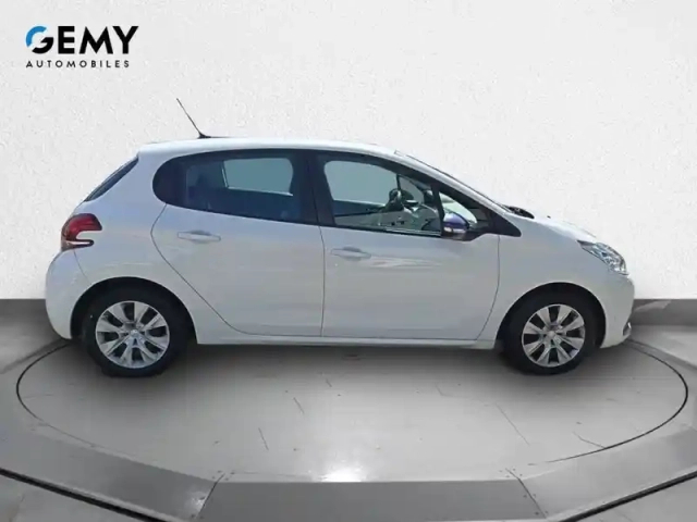 Peugeot 208 puretech 68ch bvm5 — photo 4