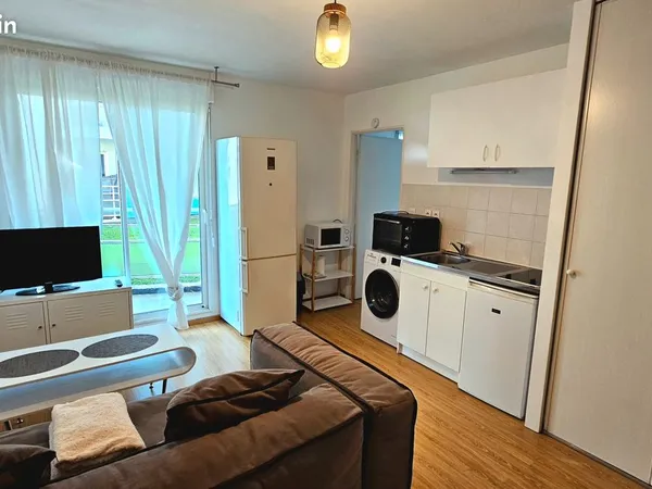 T2 Meublé avec Balcon et Parking Sous-Terrain