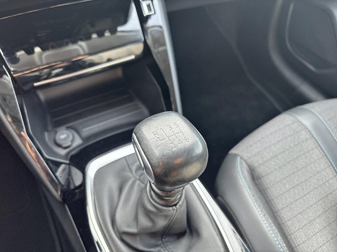 Peugeot 208 1.2 puretech 100ch s&s allure — photo 21
