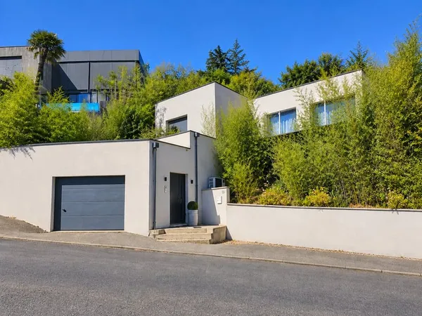 Vienne : villa d'architecte env. 180 m2 + garage, terrasse et piscine