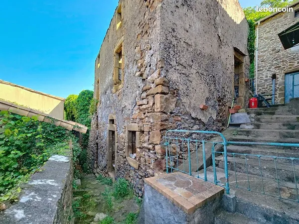 Bâtisse en pierre à rénover