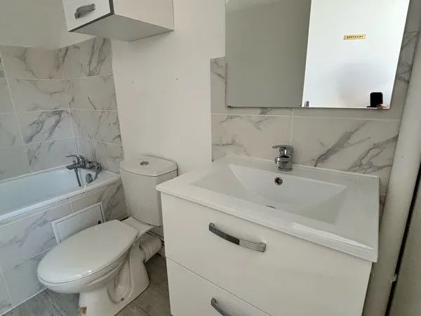 Appartement F2 duplex, style maison de ville