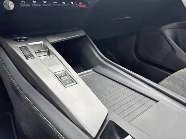 Peugeot 408 phev 225 e-eat8 — photo 51