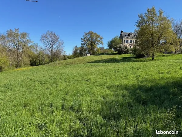 Terrain à bâtir de 841 m² à MONTROZIER