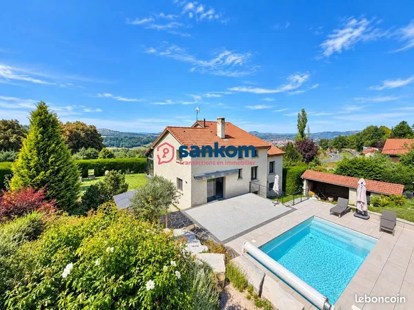 Maison 6 pièces 248 m²