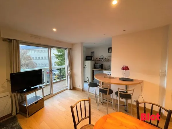A LOUER chez BLOT IMMOBILIER - APPART TYPE 2 MEUBLE - RUE JEAN MACE
