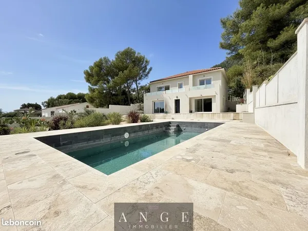 Maison 8 pièces 250 m²