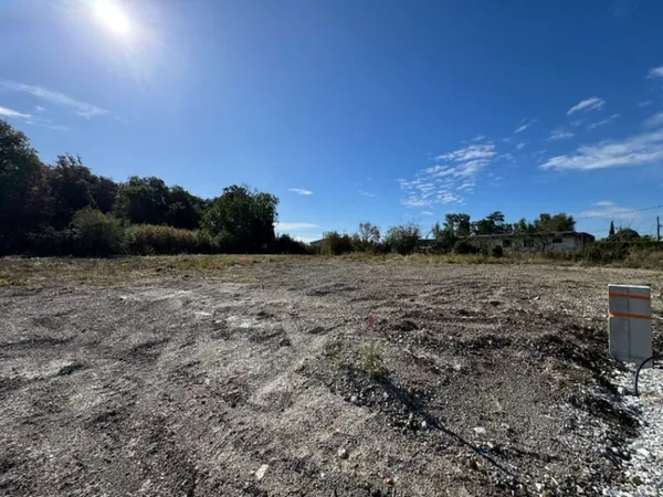 Terrain 644 m²