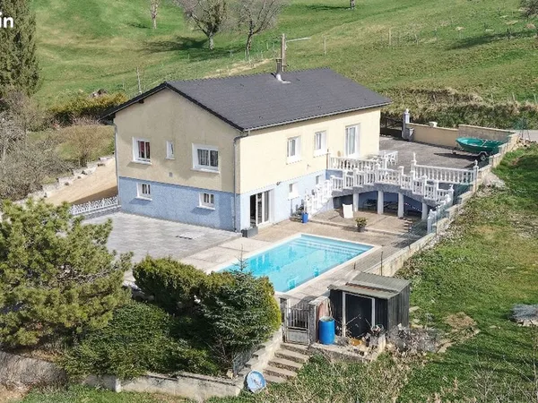 Maison 7 pièces 242 m²
