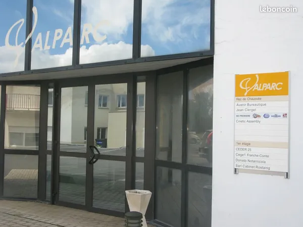 LOCAUX 140 m2