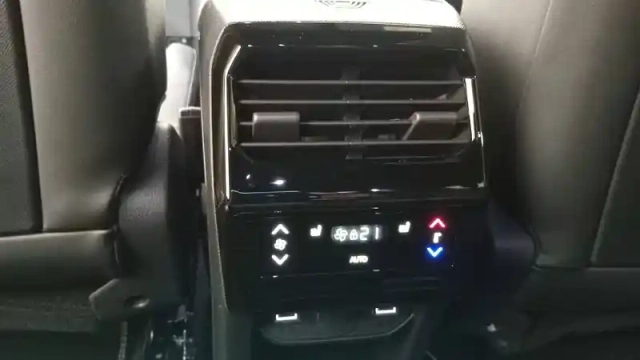Peugeot 5008 hybrid 145 ch e-dcs6 — photo 32