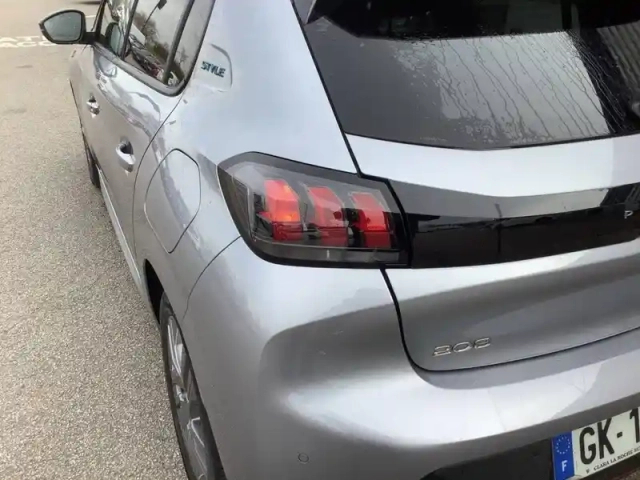 Peugeot 208 puretech 75 s&amp;s bvm5 — photo 39