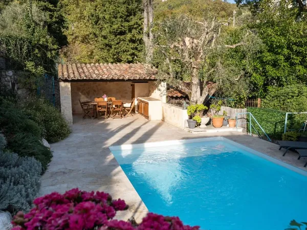 Maison avec piscine - 134 m2 divisée en 3 appartements - For